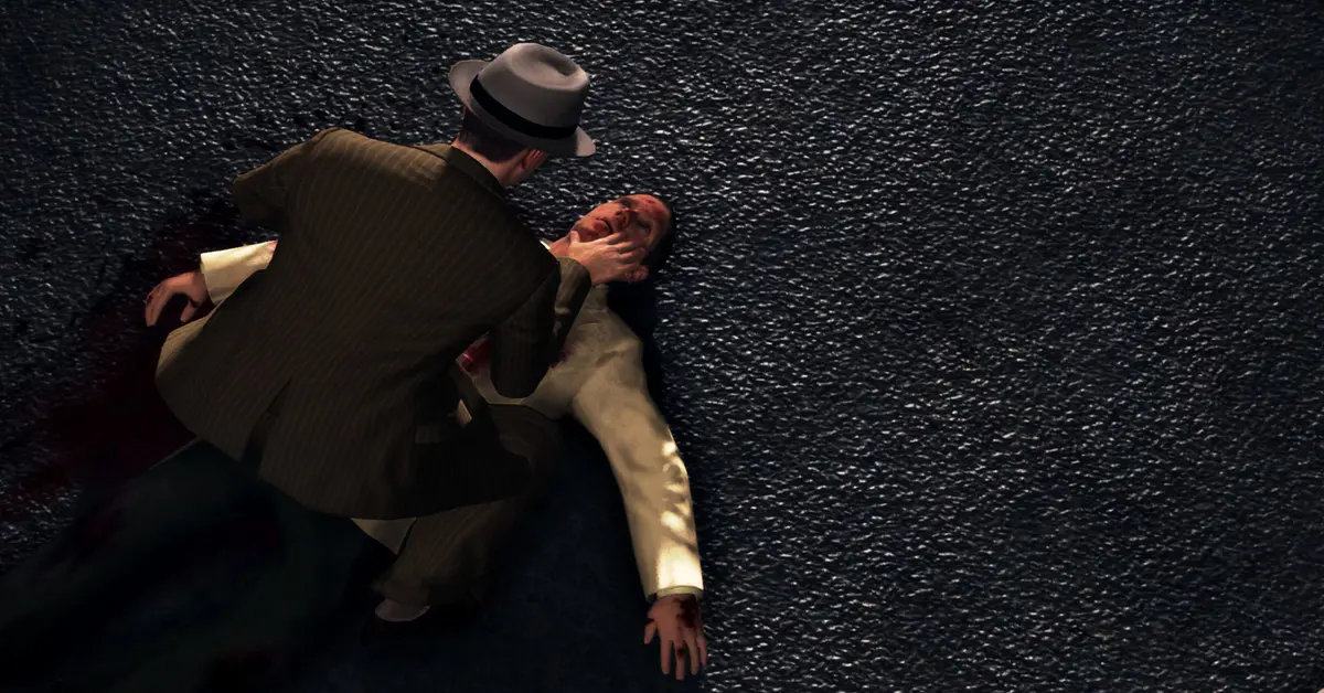 Cole Phelps untersucht ein Beweisstück an einem Tatort in L.A. Noire