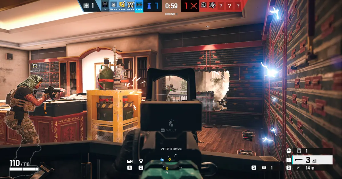 Rainbow Six Siege Operator beim Durchbrechen einer verstärkten Wand