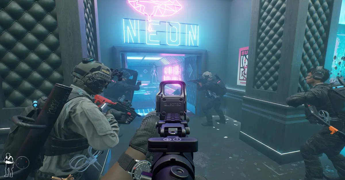 Ein vollausgerüstetes SWAT-Team stürmt einen dunklen Raum in Ready or Not auf dem PC.