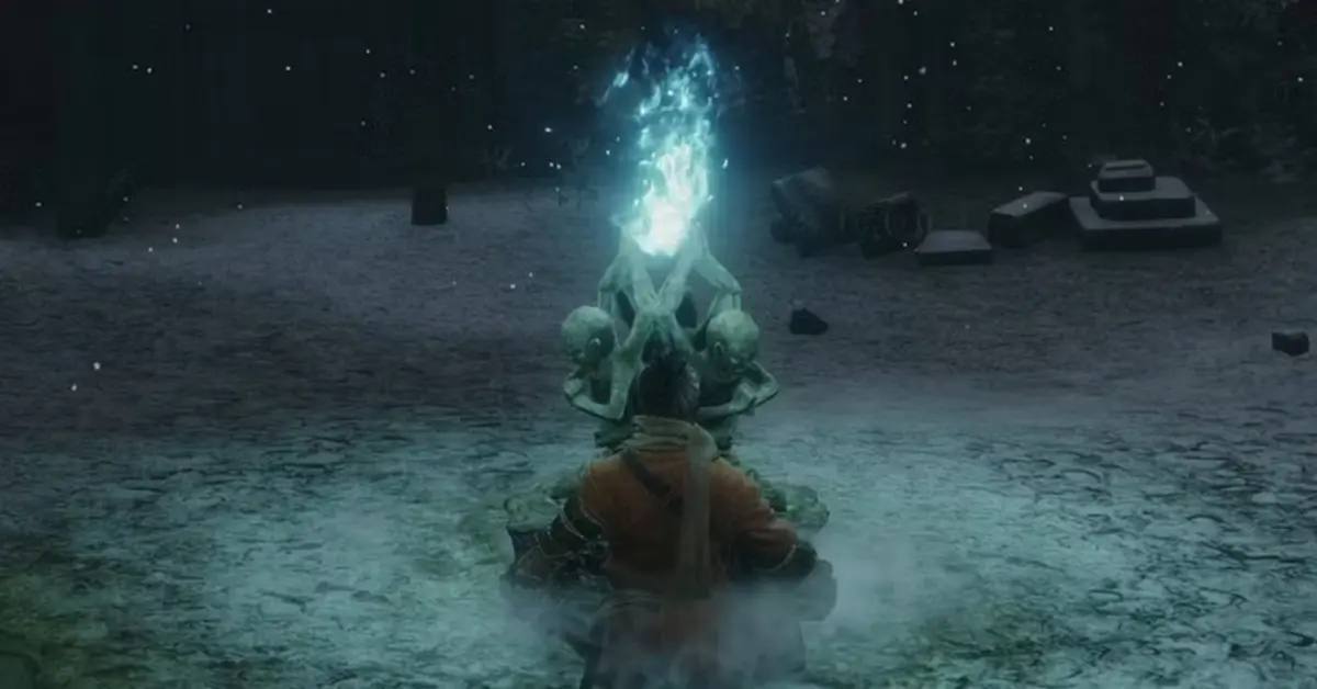 Sekiro Wolf meditiert an einem Götzenbild und wählt die Kraftproben aus
