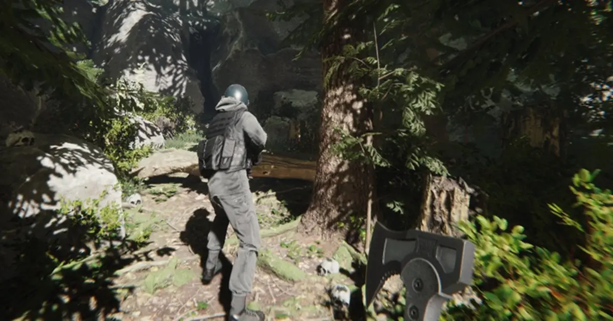 Mehrere Spieler erkunden die dichten Wälder und beteiligen sich am Koop-Survival in Sons of the Forest
