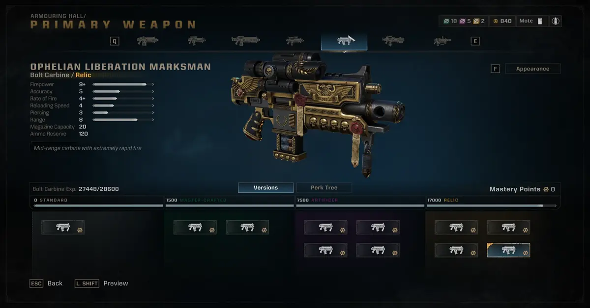 Ausrüstungsbildschirm eines Space Marines, der dynamische Perk-Wechsel und den neuen einhändigen Bolter-Karabiner zeigt