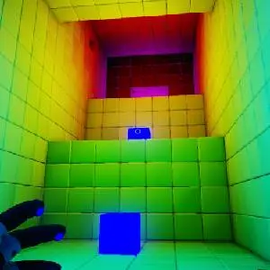 QUBE: Against the Qlock – Neon-Albtraum