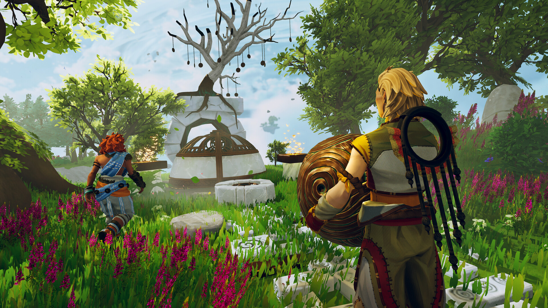 zwei Charaktere in einem Wald vor einem Baum mit Medaillons